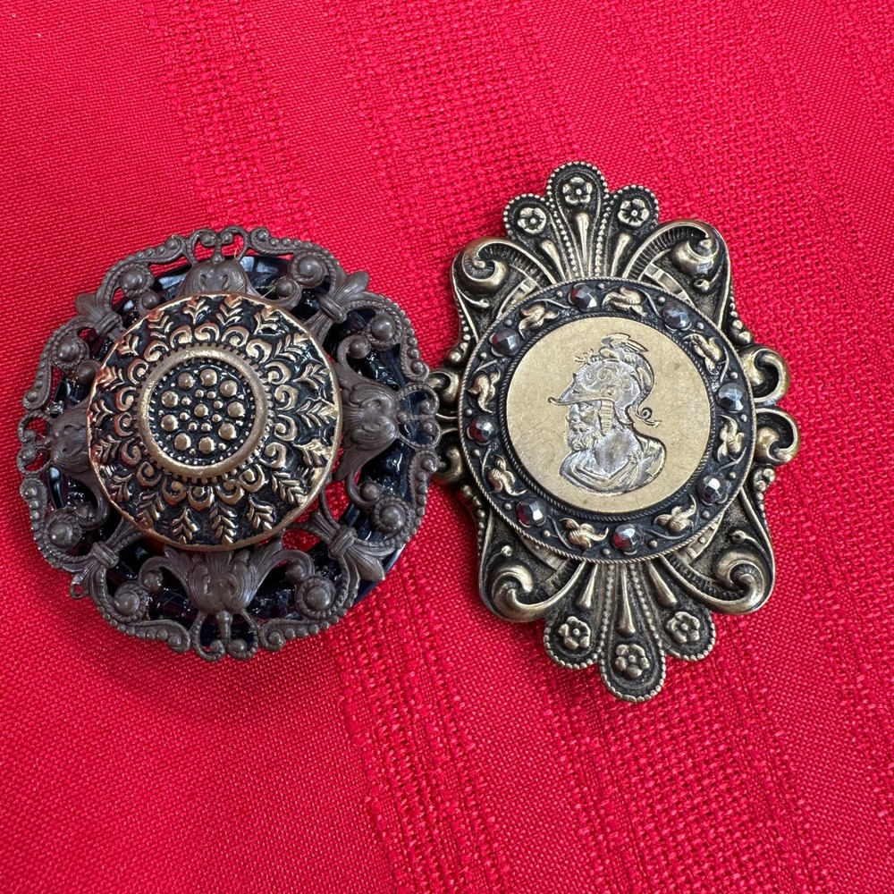 VTG Hamdmade Brooch Set‎ 2 PC Roman Soldier Relief Ornate Gold Tone Filigree